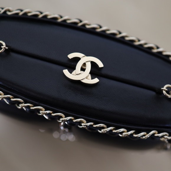 ❌NOT AVAILABLE❌ RARE GHW Chanel Chain Frame CC Box Minaudiere Calfskin Mini Clut - Picture 5 of 15